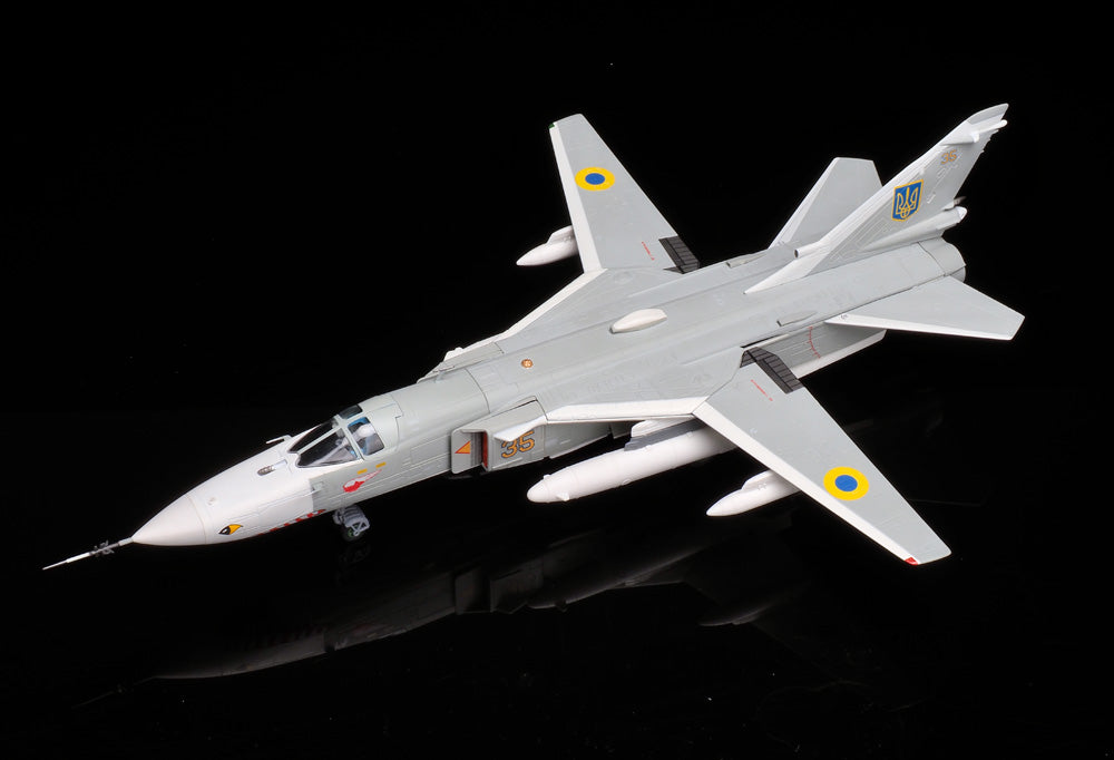 Su-24MR (reconnaissance type) "Fencer-E" Ukrainian Air Force #35 1/72 [CA722410]