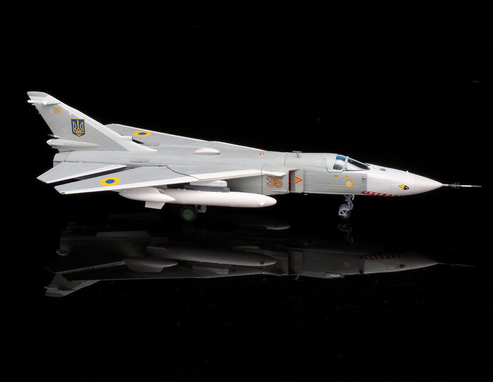 Su-24MR (reconnaissance type) "Fencer-E" Ukrainian Air Force #35 1/72 [CA722410]