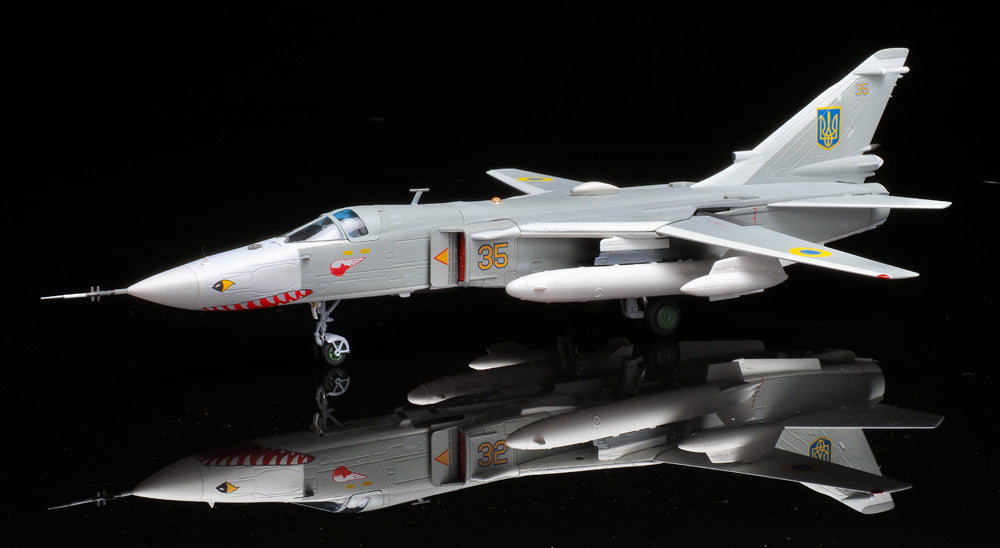 Su-24MR (reconnaissance type) "Fencer-E" Ukrainian Air Force #35 1/72 [CA722410]