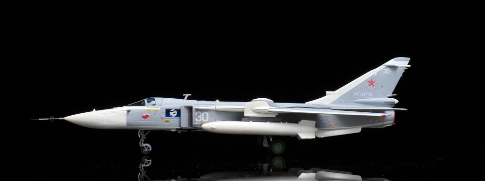 Su-24MR (reconnaissance type) "Fencer-E" Russian Navy #30 1/72 [CA722411]