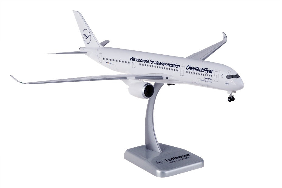 A350-900 Lufthansa Clean Tech Flyer (gear and stand included) *Plastic/assembly required 1/200 [DLH024] 