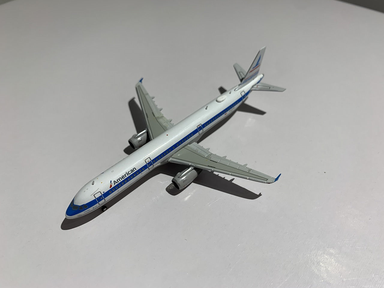 A321-200 アメリカン航空「Piedmont Heritage Livery」N581UW 1/400[GJAAL2257]