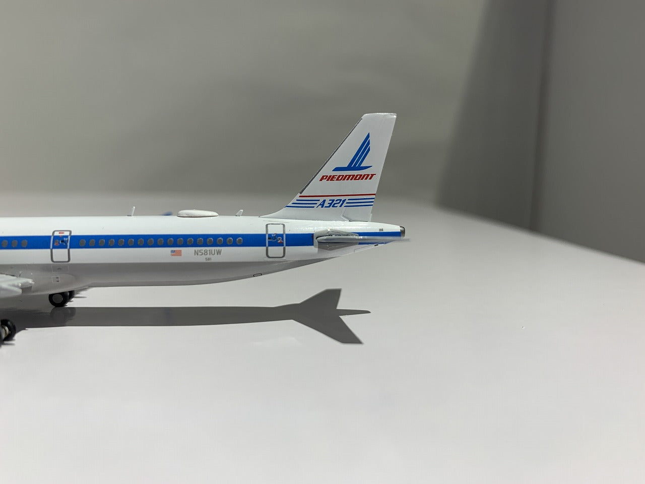 A321-200 アメリカン航空「Piedmont Heritage Livery」N581UW 1/400[GJAAL2257]