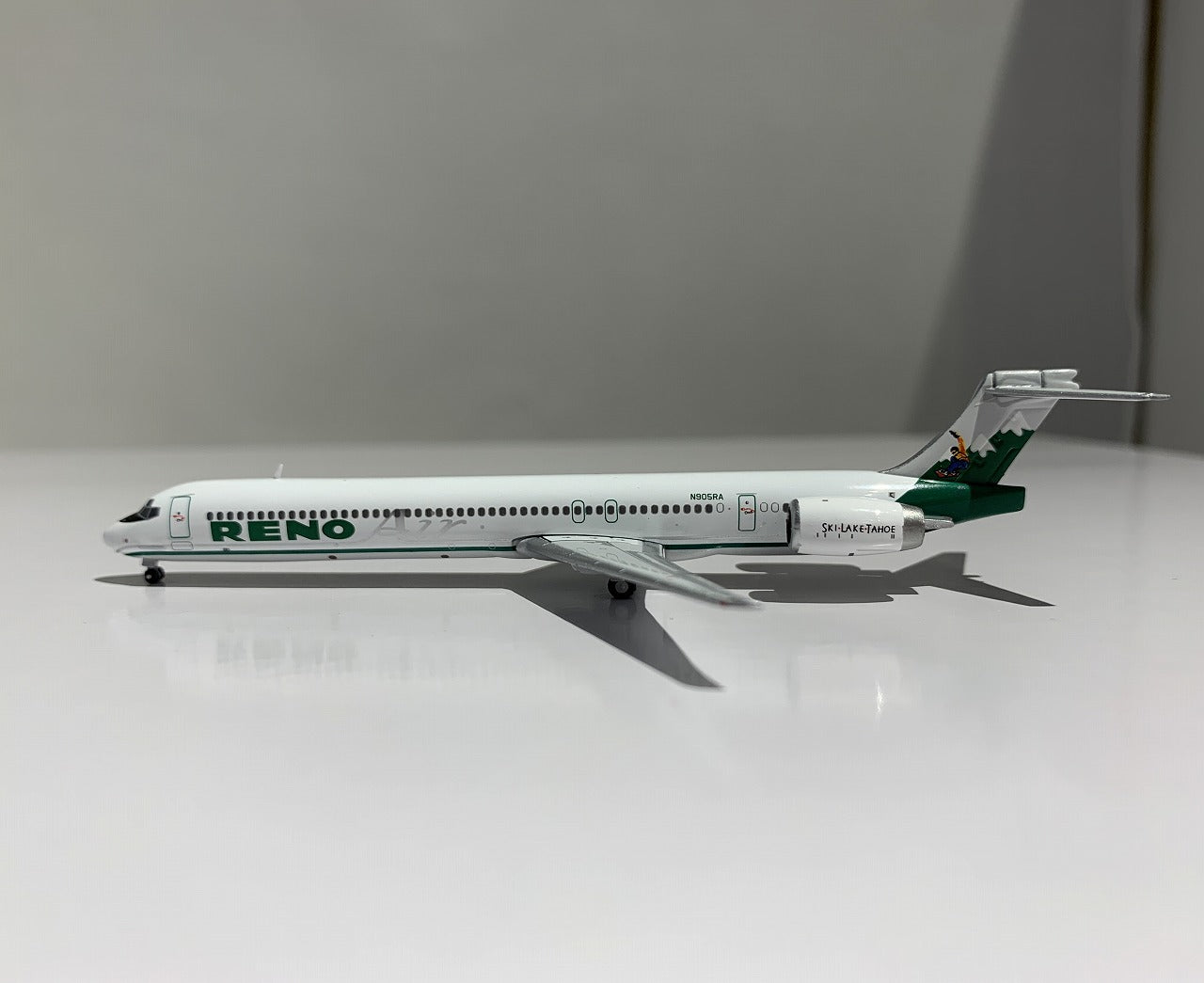 MD-90 Reno Air N905RA 1/400[GJROA551] 