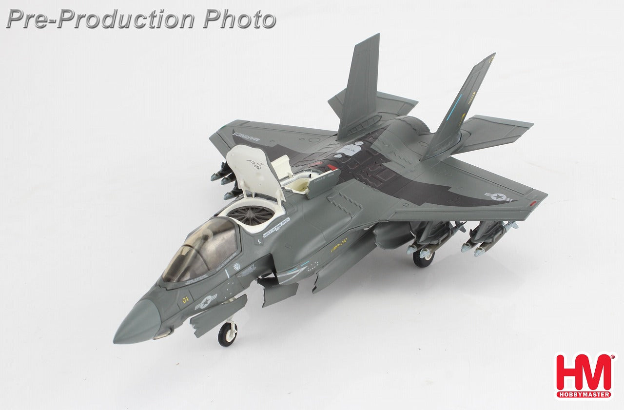 F-35B ライトニングⅡ VMFA-242「バッツ」 ※ビーストモード 1/72 [HA4623]