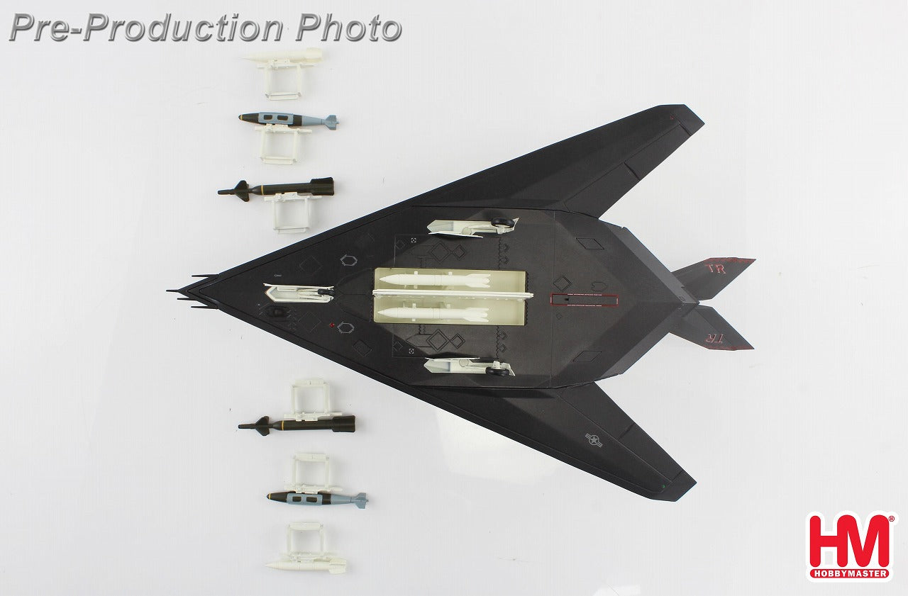 F-117A ナイトホーク w/B61&B57 アメリカ空軍 2021 1/72 [HA5812]