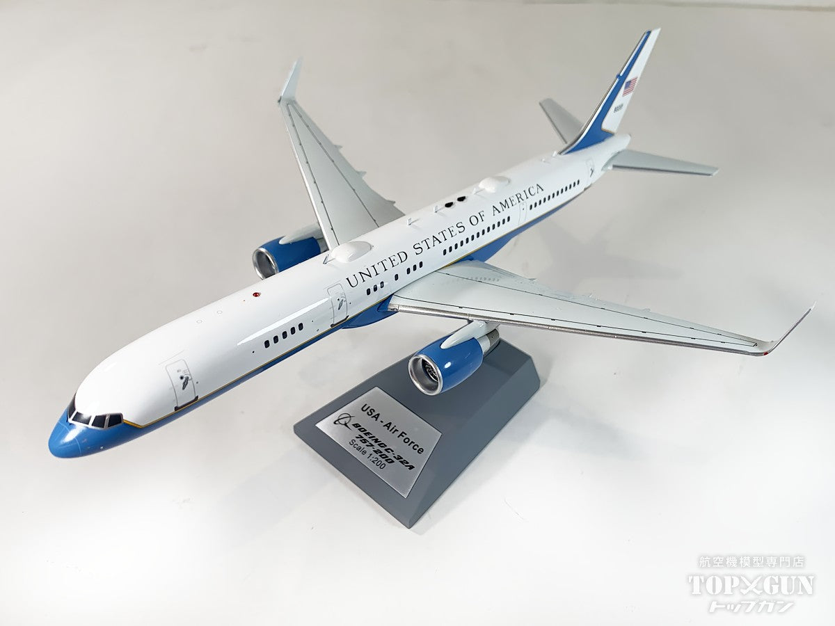 C-32A (757-2G4) United States Air Force 98-0001 1/200 [IFC32USA04] 