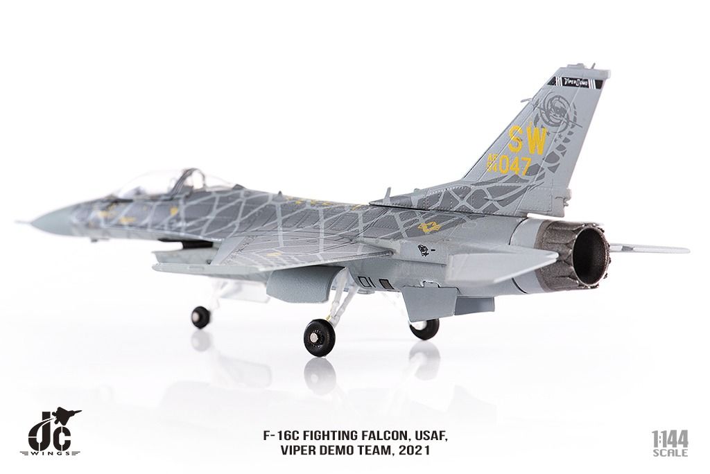 香港キネティックモデル製1/48F-16Cバイパーデモ2024完成品 キネティック 1/48 F-16C ヴァイパー デモ チーム 2024年