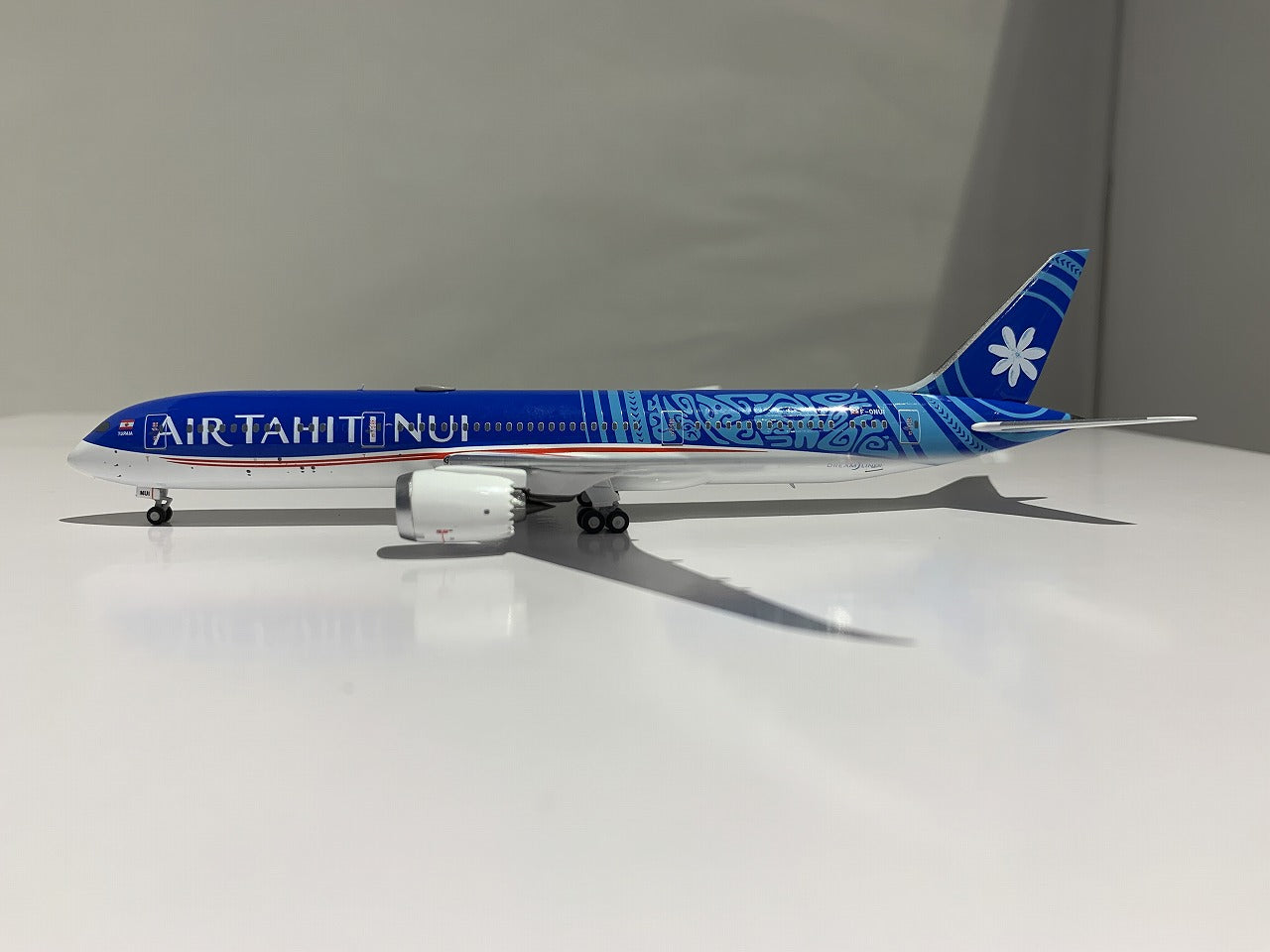 787-9 Air Tahiti Nui named Tupaia F-ONUI 1/400[NG55103] 