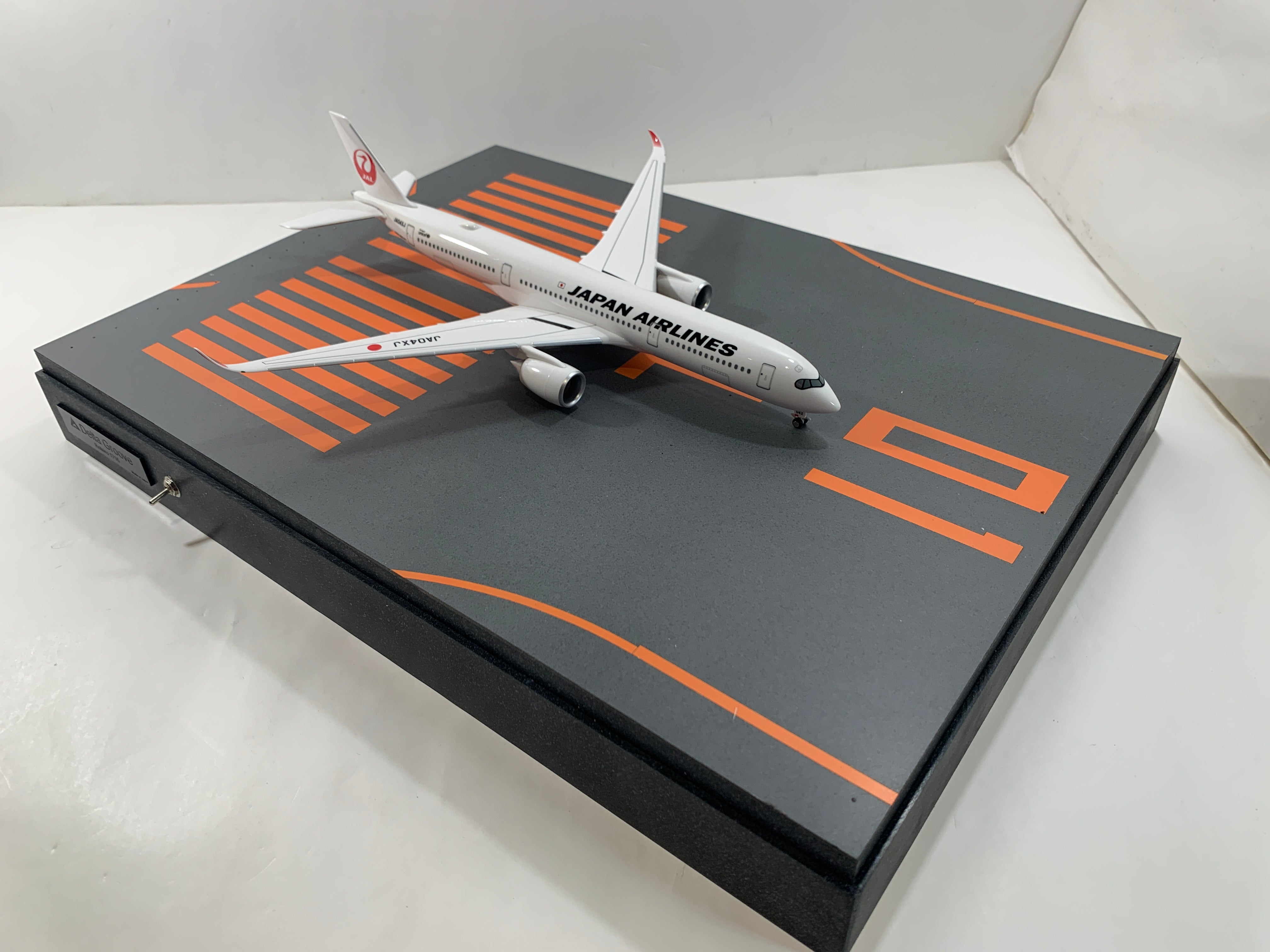 Roteiro Runway New Chitose Airport RWY01L Diorama Fiber Optic Built-in Light-up Set 1/200 [R2-CTS01LXL]