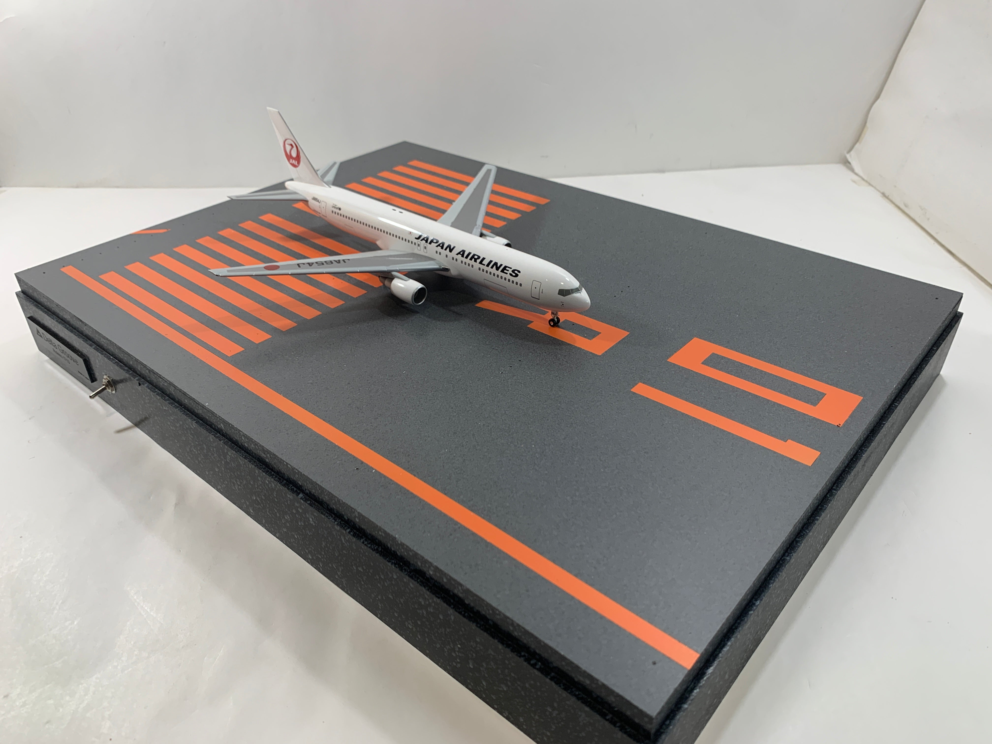 Roteiro Runway New Chitose Airport RWY01R Diorama Fiber Optic Built-in Light-up Set 1/200 [R2-CTS01RXL]