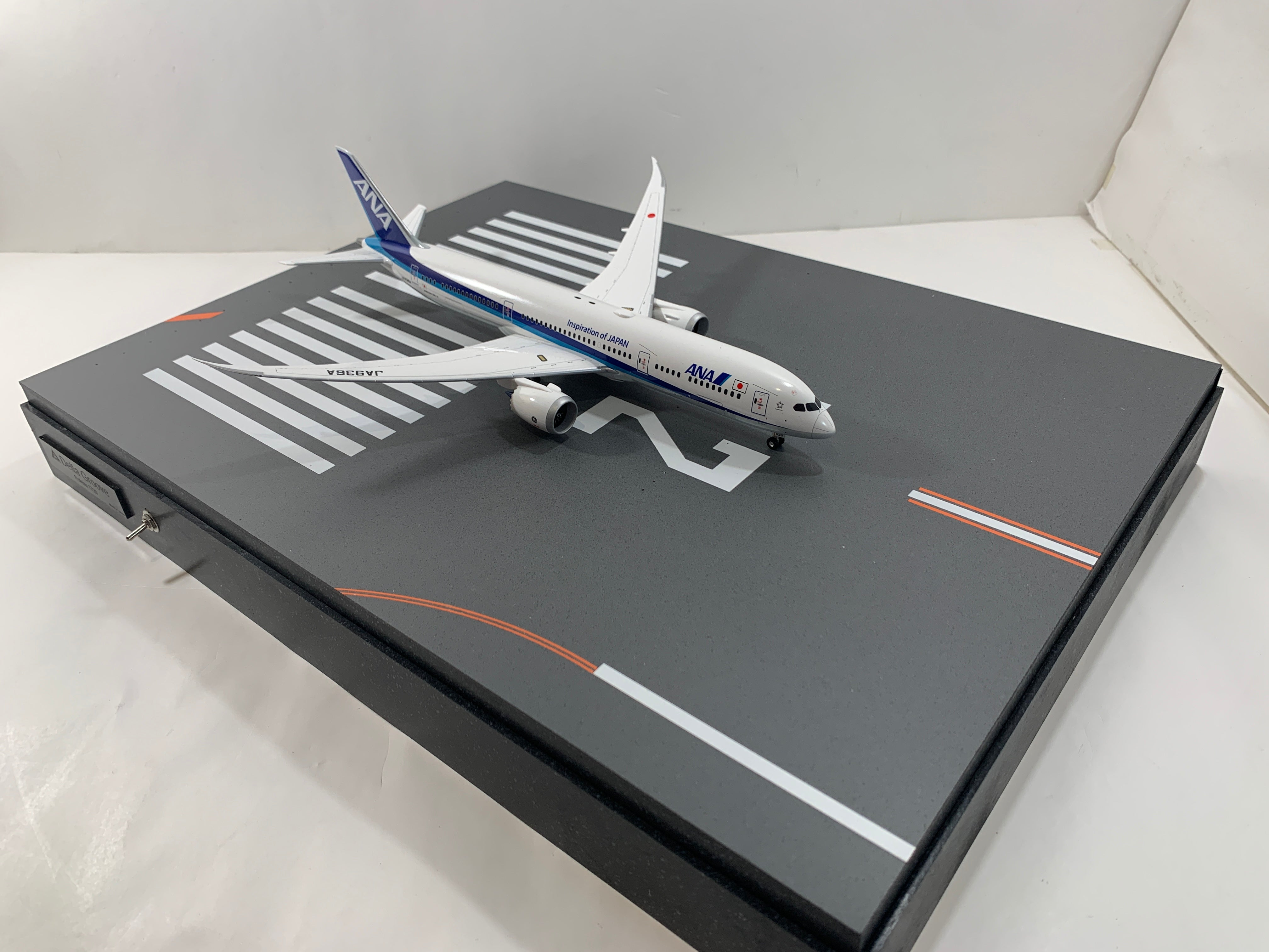 Roteiro Runway Haneda Airport Reproduction Runway B RWY22 Diorama Fiber Optic Built-in Light-up Set 1/200 [R2-HND22XL] 