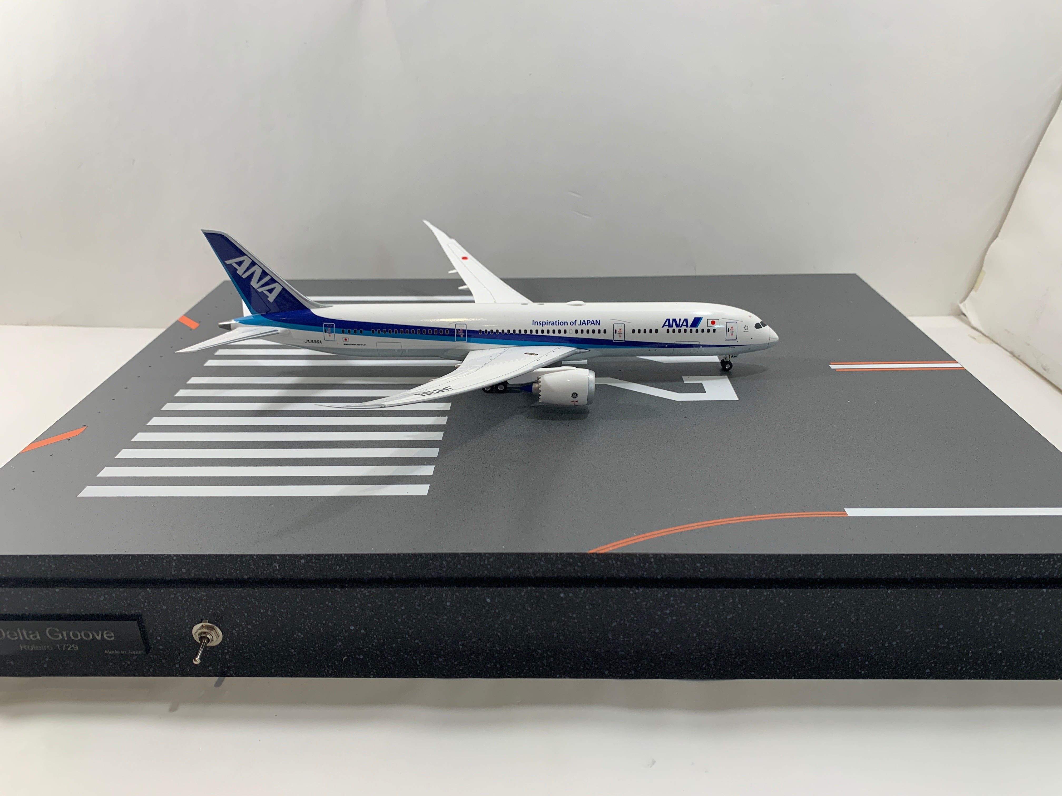 Roteiro Runway Haneda Airport Reproduction Runway B RWY22 Diorama Fiber Optic Built-in Light-up Set 1/200 [R2-HND22XL] 