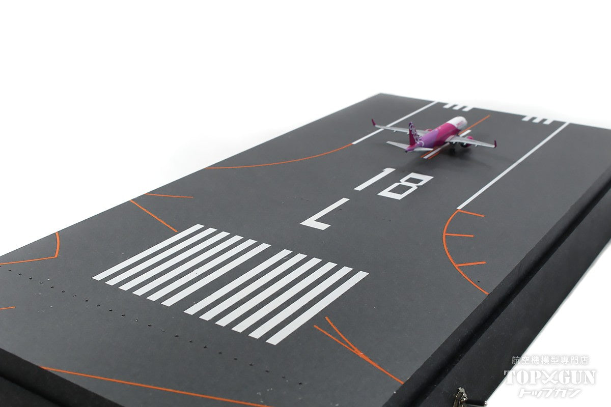 レア 1/200 滑走路 ジオラマ 展示 スタンド付き Delta Groove Roteiro(ロテイロ) 滑走路 那覇空港 RWY18L(A滑走路