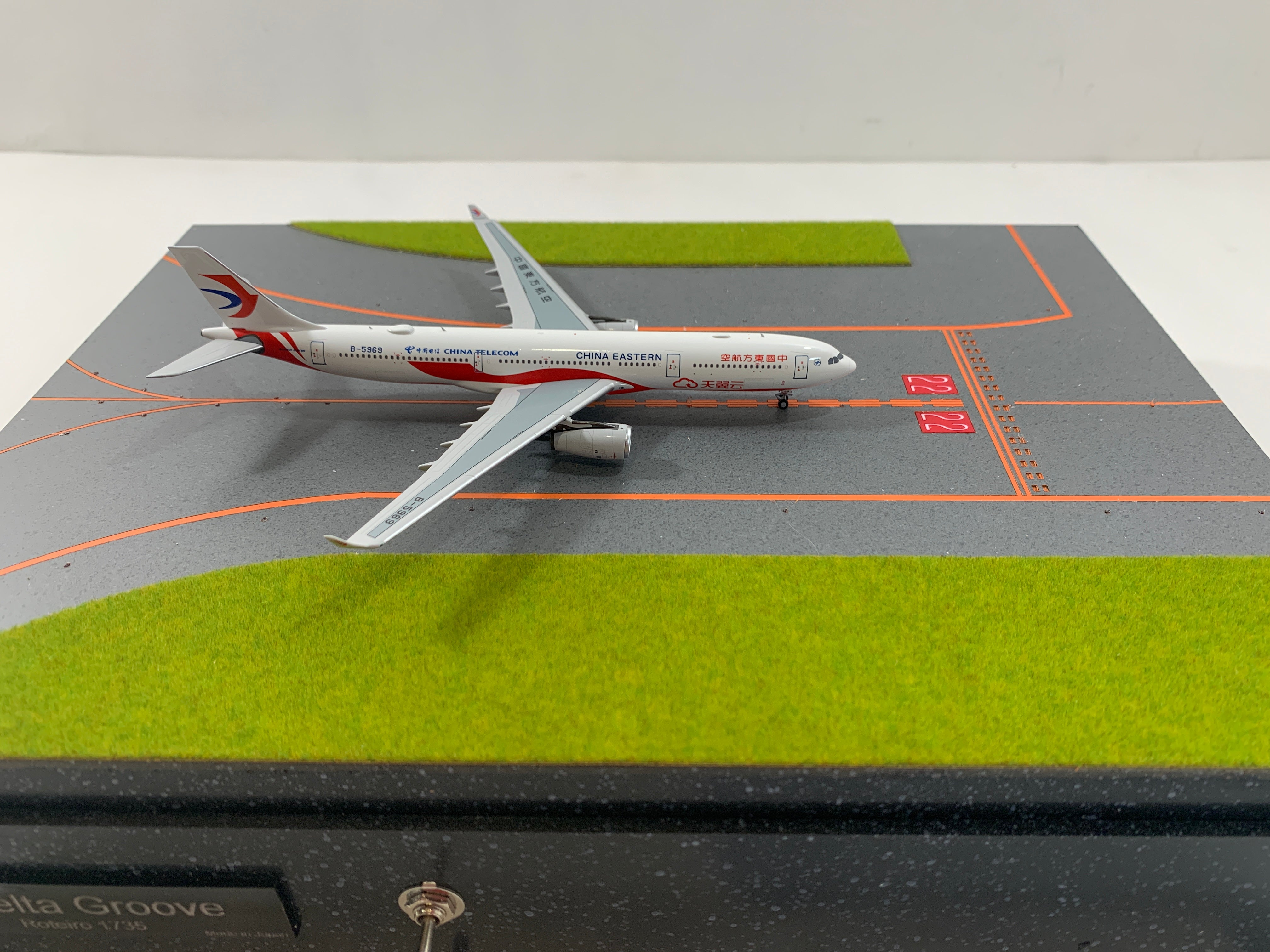 Roteiro Runway Reproduction of Haneda Airport Runway B RWY22 RHP/Right Side Diorama Fiber Optic Built-in Light-up Set