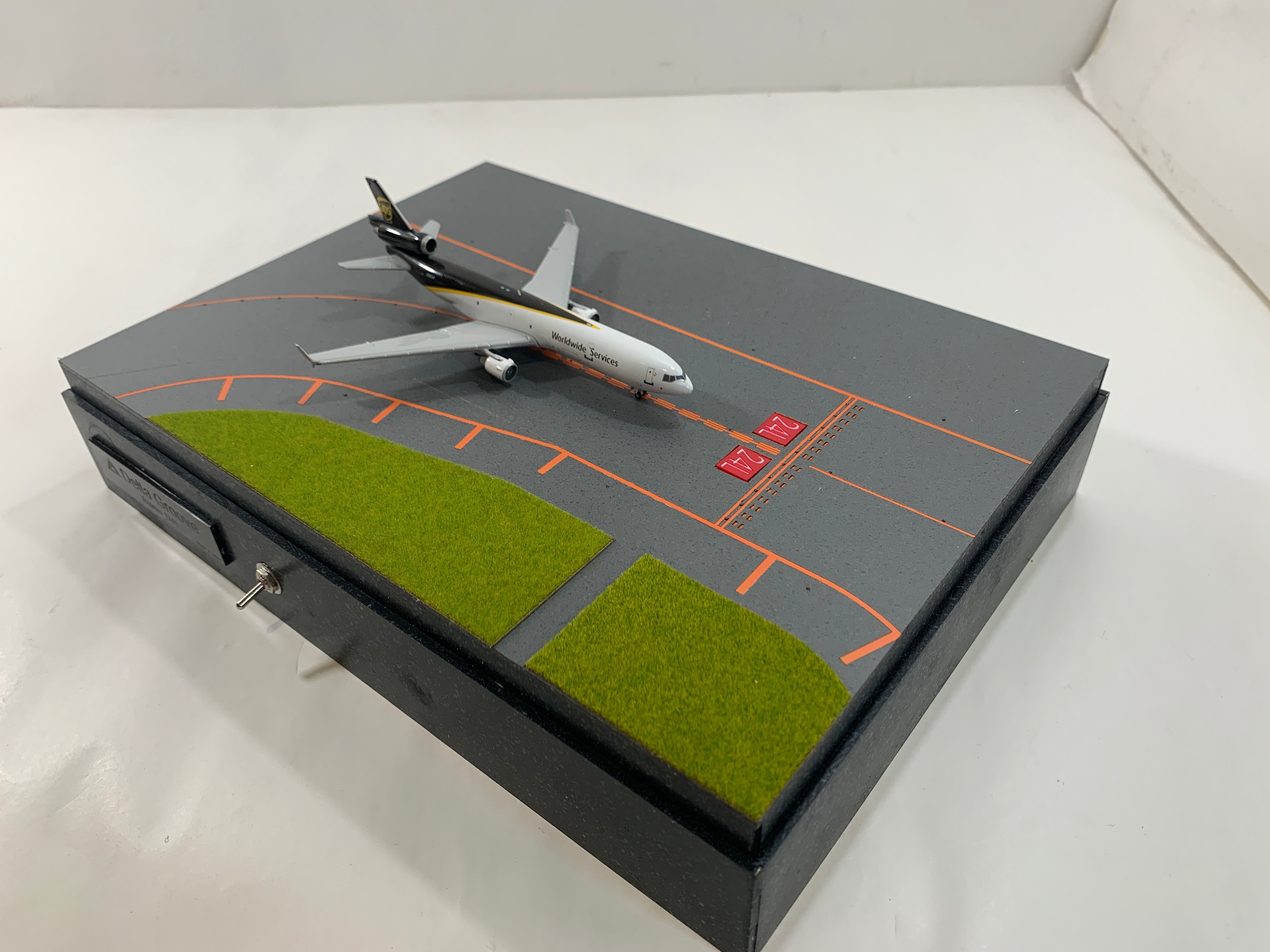 Roteiro Runway Kansai International Airport B Runway RWY24L RHP/Left Side Diorama Fiber Optic Built-in Light-up Set