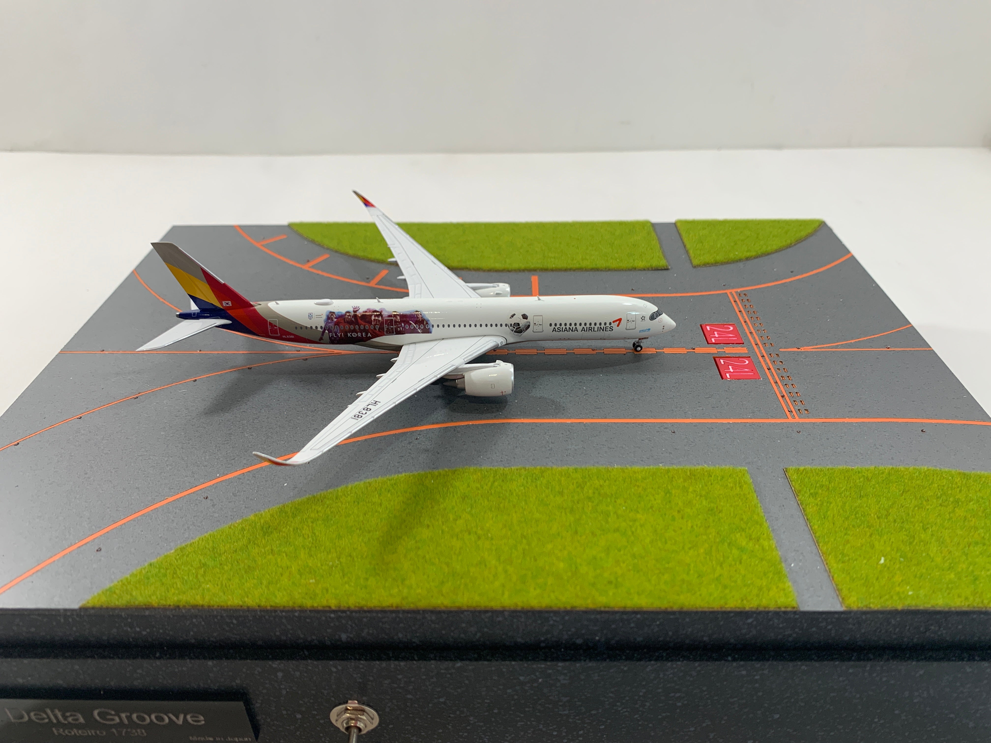 Roteiro Runway Kansai International Airport Runway B RWY24L RHP/Right side Diorama Fiber Optic Built-in Light Up Set