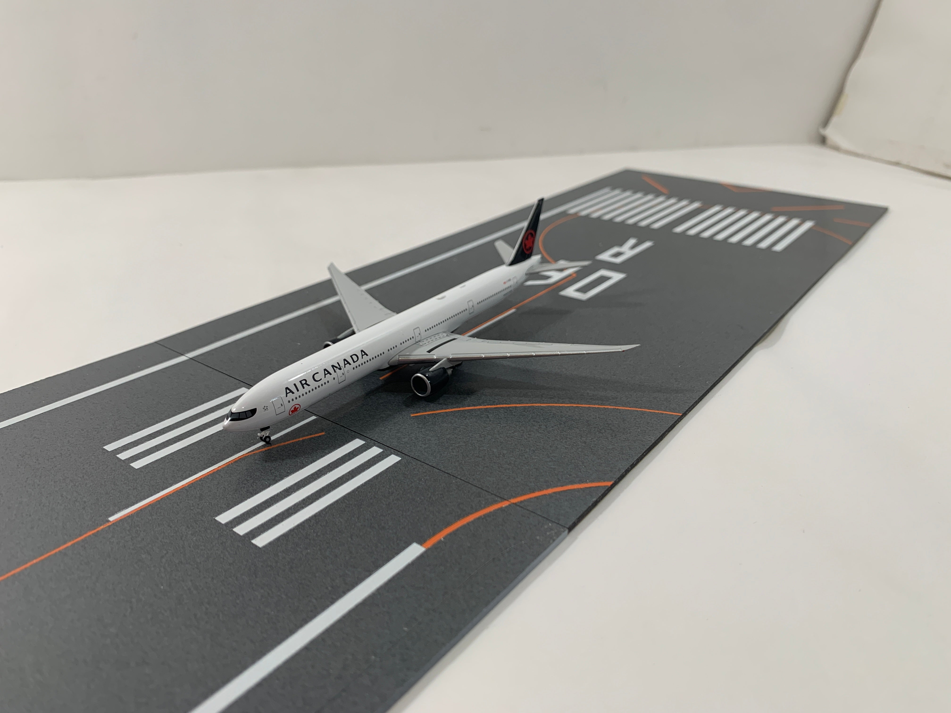 Roteiro Runway Kansai International Airport Runway A RWY06R Set of 2 Acrylic Boards 1/400 [RI2-KIX06RL]