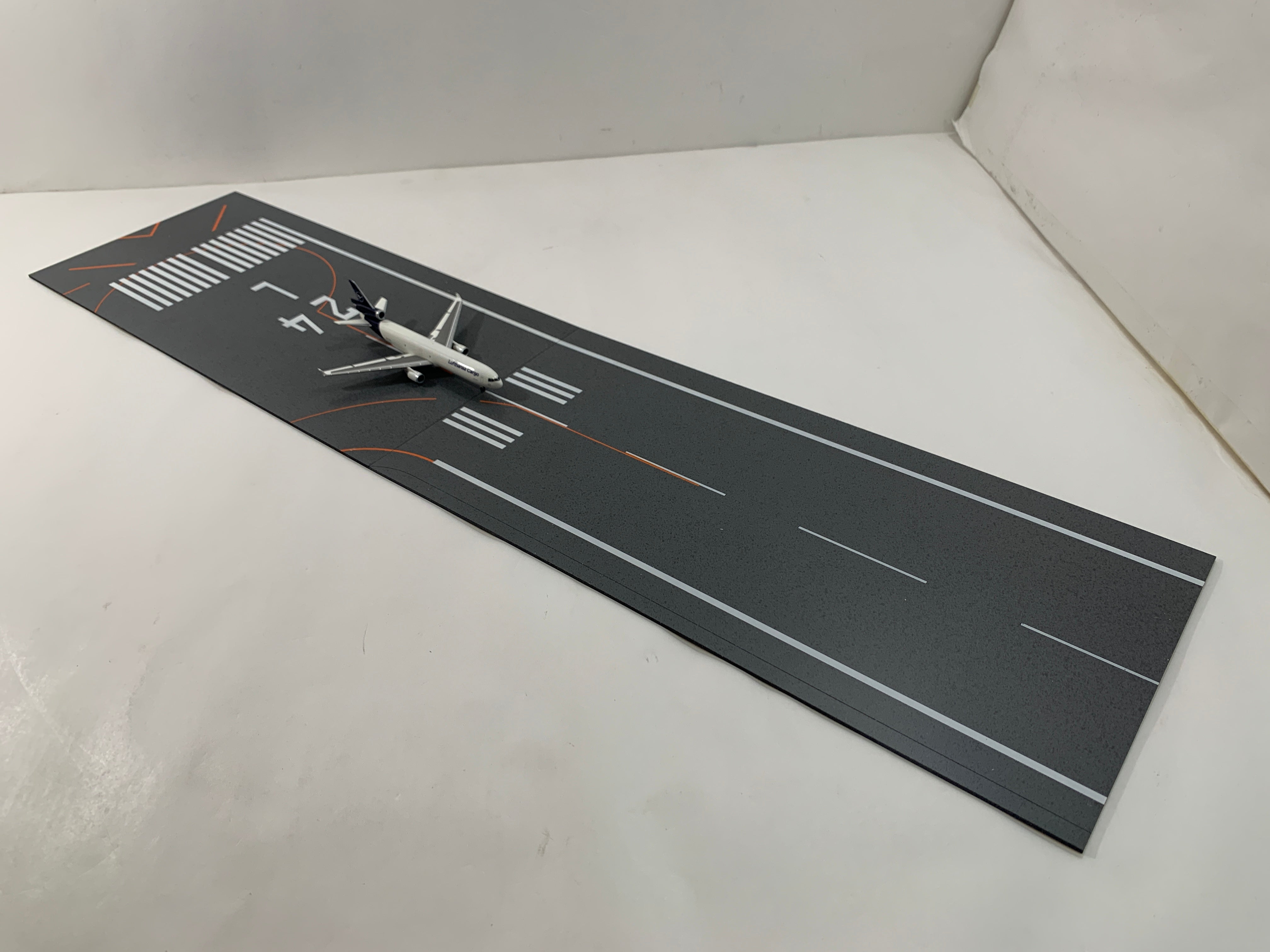 Roteiro Runway Kansai International Airport Runway B RWY24L Set of 2 Acrylic Boards 1/400 [RI2-KIX24LL]