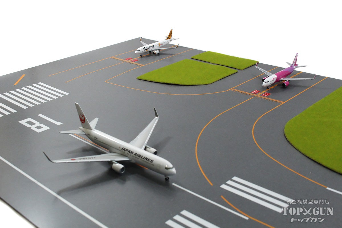 Roteiro DX Runway Chubu Centrair International Airport Reproduction RWY18 Acrylic Board Runway