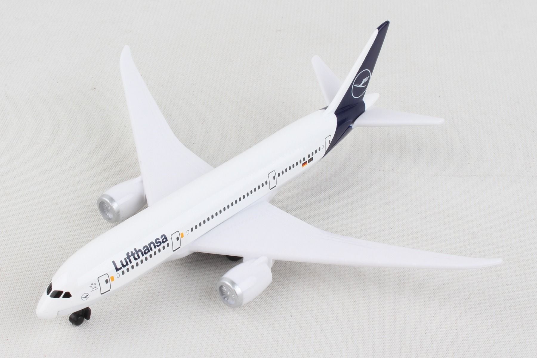 B787 Lufthansa non-scale [RT4136]