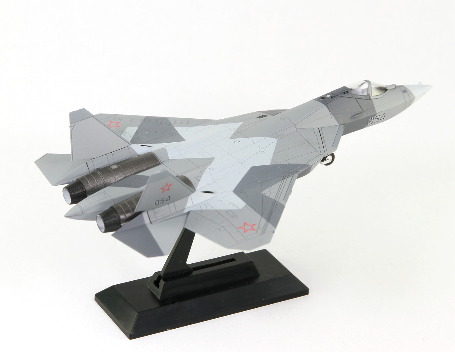 ロシア空軍 Su-57 塗装済み完成品 1/144 [SNM15]