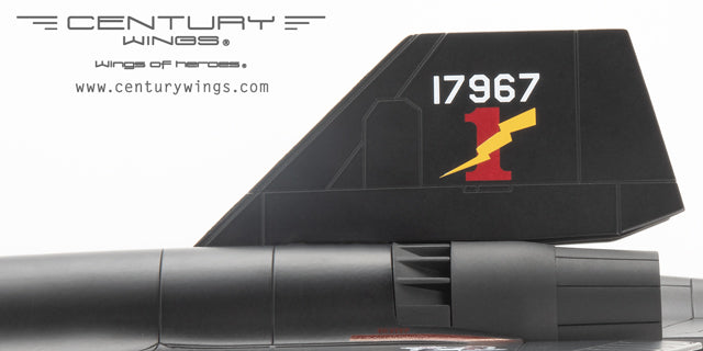 SR-71A アメリカ空軍 第9戦略偵察航空団 ビール基地・カリフォルニア州 （嘉手納基地派遣）「ライトニング・ボルト」 77年 #61-7967 1/72 [001630]