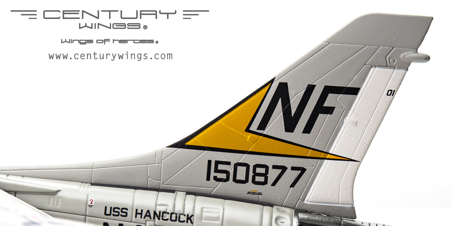 F-8E US Navy 53rd Fighter Squadron "Iron Angels" aboard the aircraft carrier Hancock during the Vietnam War (wing flaps and slats down fixed) 1967 NF201/#150877 1/72 [001639]