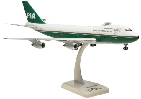 747-200 PIAパキスタン国際航空 8-90年代 （ランディングギア/スタンド付属） ※プラ製 1/200 [0113GR]