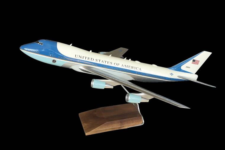 VC-25A（747-200） アメリカ空軍 大統領専用機 「エアフォースワン」 2番機 #29000 1/144 ※樹脂製・ギアなし／スタンド専用 [065671]