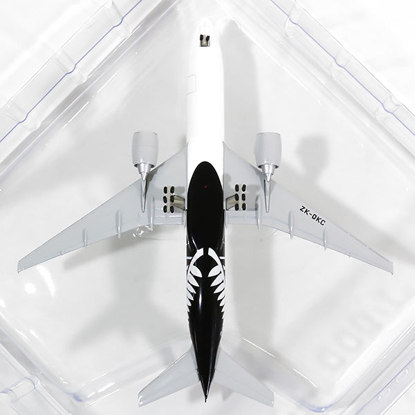 InFlight200 777-300ER ニュージーランド航空 ZK-OKM 1/200