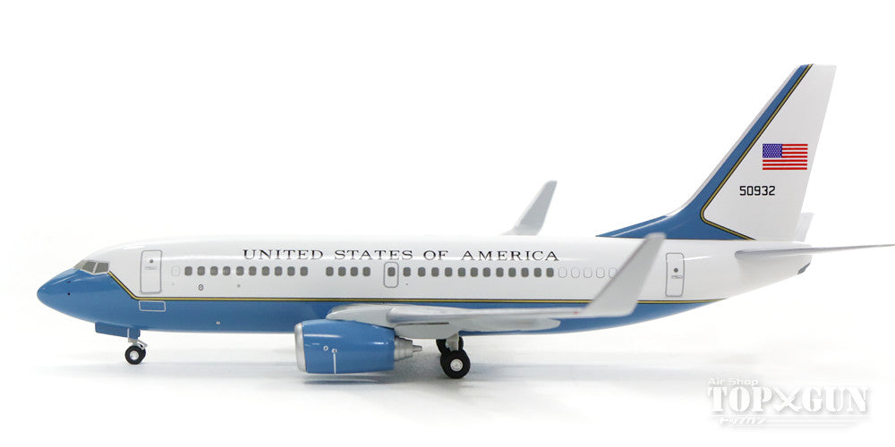 737-700 (C-40) US Air Force (completed model/wooden stand included) 1/200 *Plastic [10154GRMU]