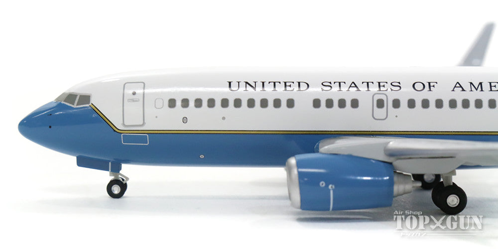 737-700 (C-40) US Air Force (completed model/wooden stand included) 1/200 *Plastic [10154GRMU]