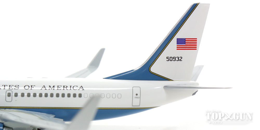 737-700 (C-40) US Air Force (completed model/wooden stand included) 1/200 *Plastic [10154GRMU]