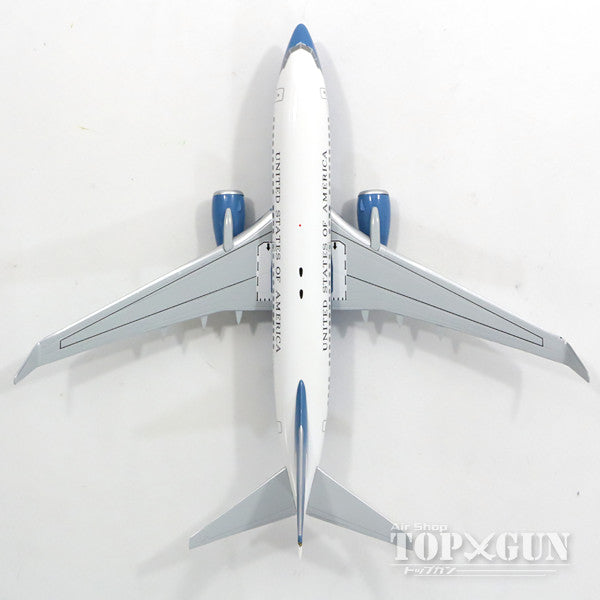 737-700 (C-40) US Air Force (completed model/wooden stand included) 1/200 *Plastic [10154GRMU]