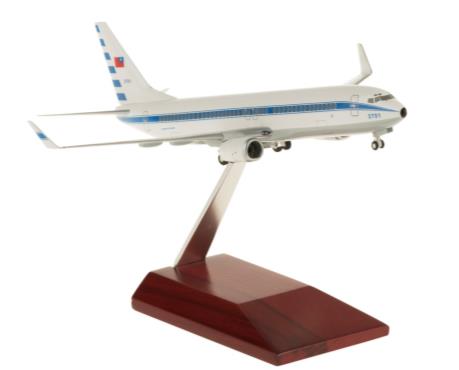 737-800w Taiwan Air Force (completed model/wooden stand included) 1/200 *Plastic [10161GRMU]