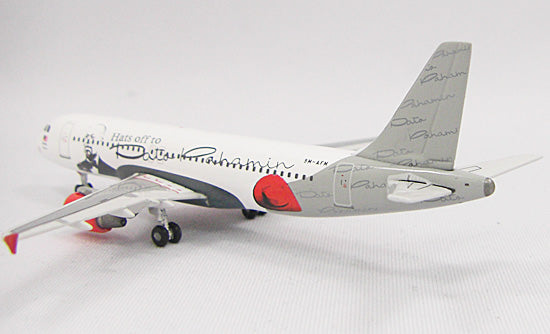 A320-200 エアアジア 特別塗装「ハッツオフ・トゥ・ダト・パラミン」 10年 9M-AFM 1/400 [10417]