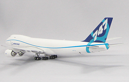 【予約商品】747-8F（貨物型）ボーイング社 ハウスカラー 飛行姿勢（スタンド付） N5017Q 1/400 [10553]