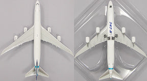 【予約商品】747-8F（貨物型）ボーイング社 ハウスカラー 飛行姿勢（スタンド付） N5017Q 1/400 [10553]