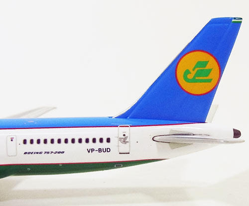 757-200 ウズベキスタン航空 VP-BUD 1/400 [10826]