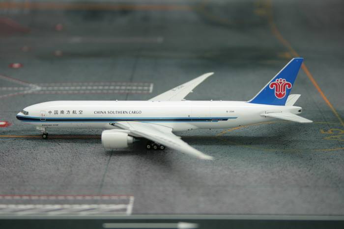 777-F1B China Southern Airlines Freighter B-2041 1/400 [10973]