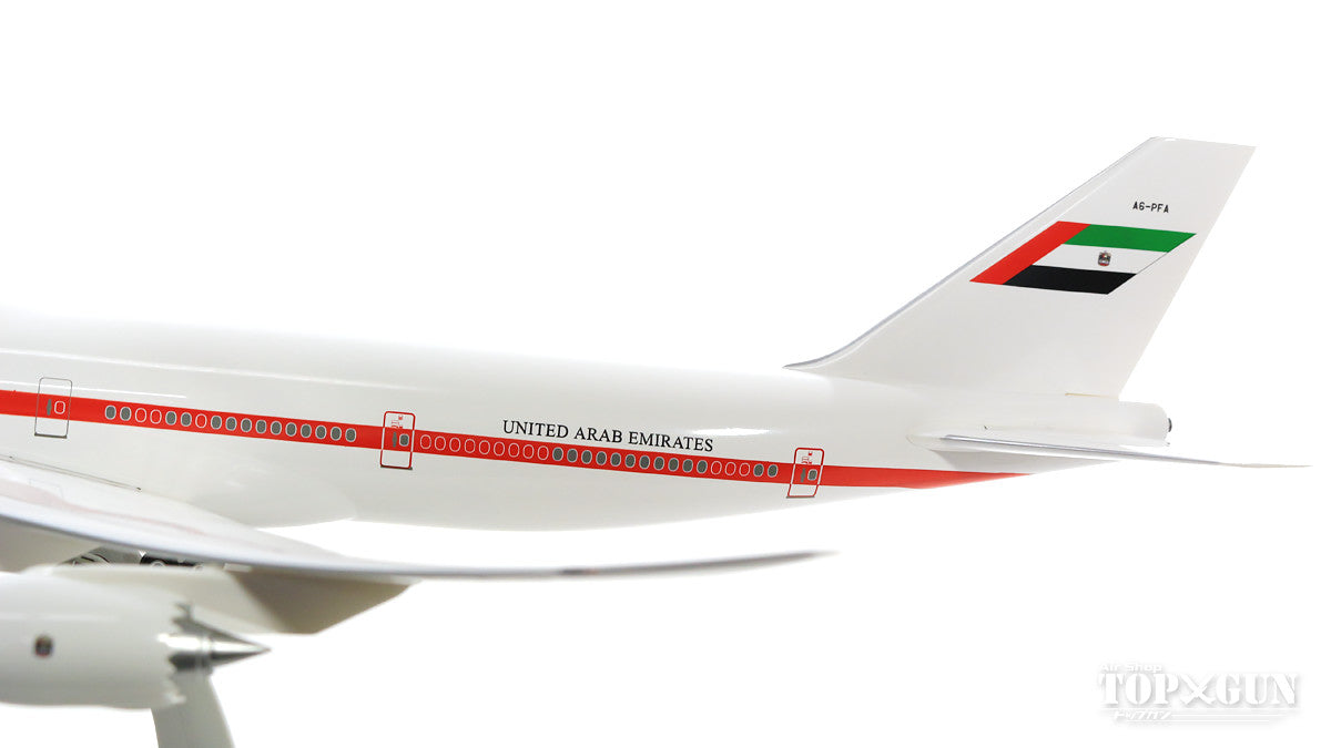 747-8 UAE政府専用機 A6-PFA (ギア/スタンド付属) 1/200 ※プラ製 [11090GR]
