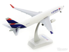 767-300F(貨物機) LATAM航空 (ギア・スタンド付属) 1/200 ※プラ製 [11106GR]