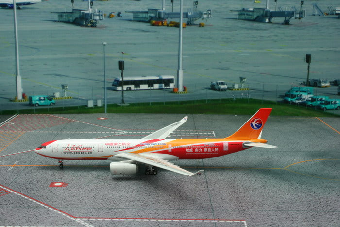 A330-300 中国東方航空 特別塗装「人民網」 B-6126 1/400 [11162]