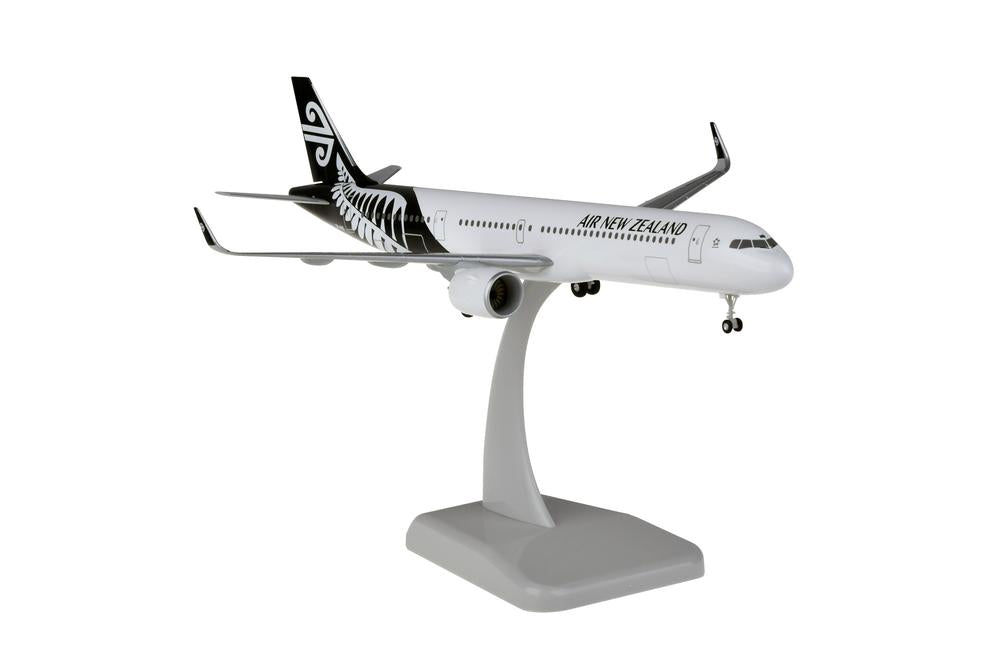 A321neo Air New Zealand White Paint (Gear and Stand Included) 1/200 *Plastic/Assembly Required [11694GR]