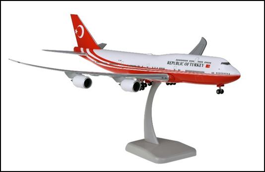 747-8i Turkish Government Aircraft (Gear and Stand Included) 1/200 [11717GR]