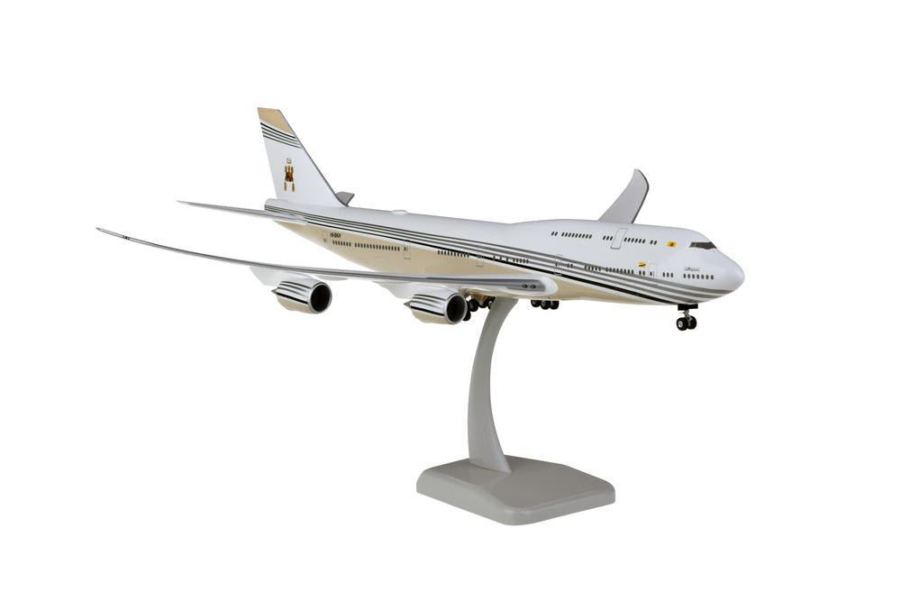 747-8i Brunei Government Aircraft (landing gear and stand included) 1/200 [11724GR]