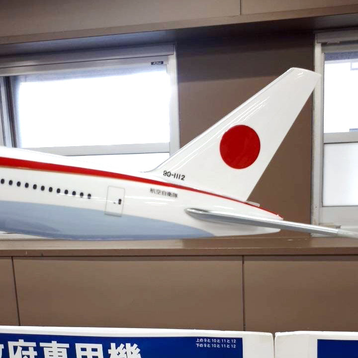 [Pre-order item] 777-300ER Japan Air Self-Defense Force Japanese Government Aircraft No. 1 (without gear/with WiFi radome/ASDF number) #80-1111 1/100 *Made of resin [JG00102]