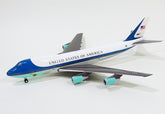 VC-25A(747-200) アメリカ空軍 大統領専用機 「エアフォースワン」 #28000 1/200 ※プラ製 [2049GA]