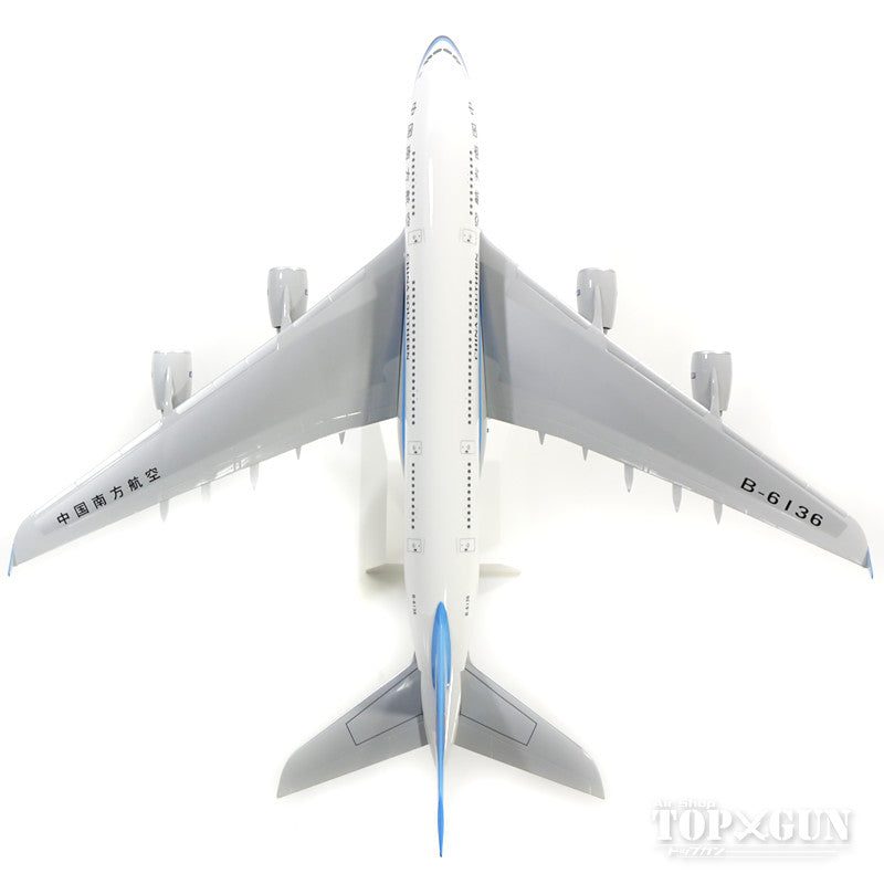 A380 China Southern Airlines B-6136 (gear/stand included) 1/200 *Plastic [271306]